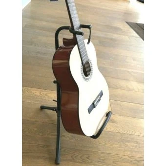 Gitarrenständer von Beyaz Music